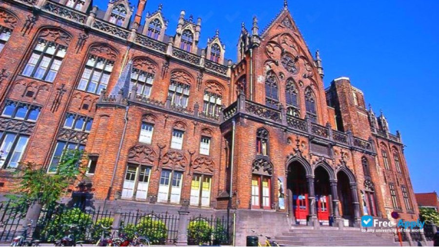 Đại học Howest nhìn từ ngoài vào