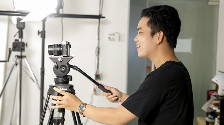 Một giờ học dựng phim tại studio Một giờ học dựng phim tại studio