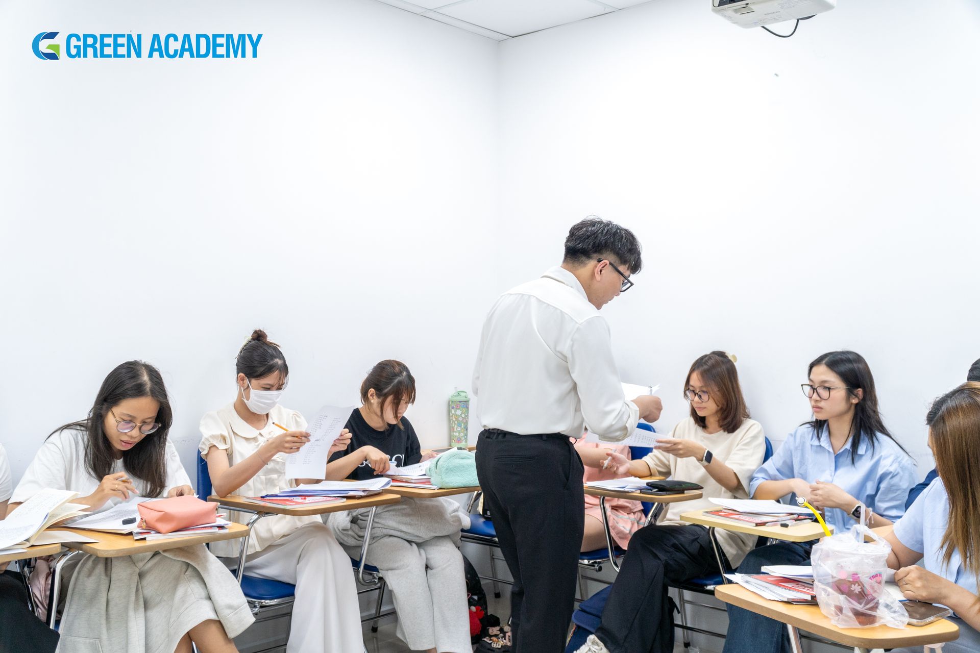 Khai giảng lớp tiếng Hàn