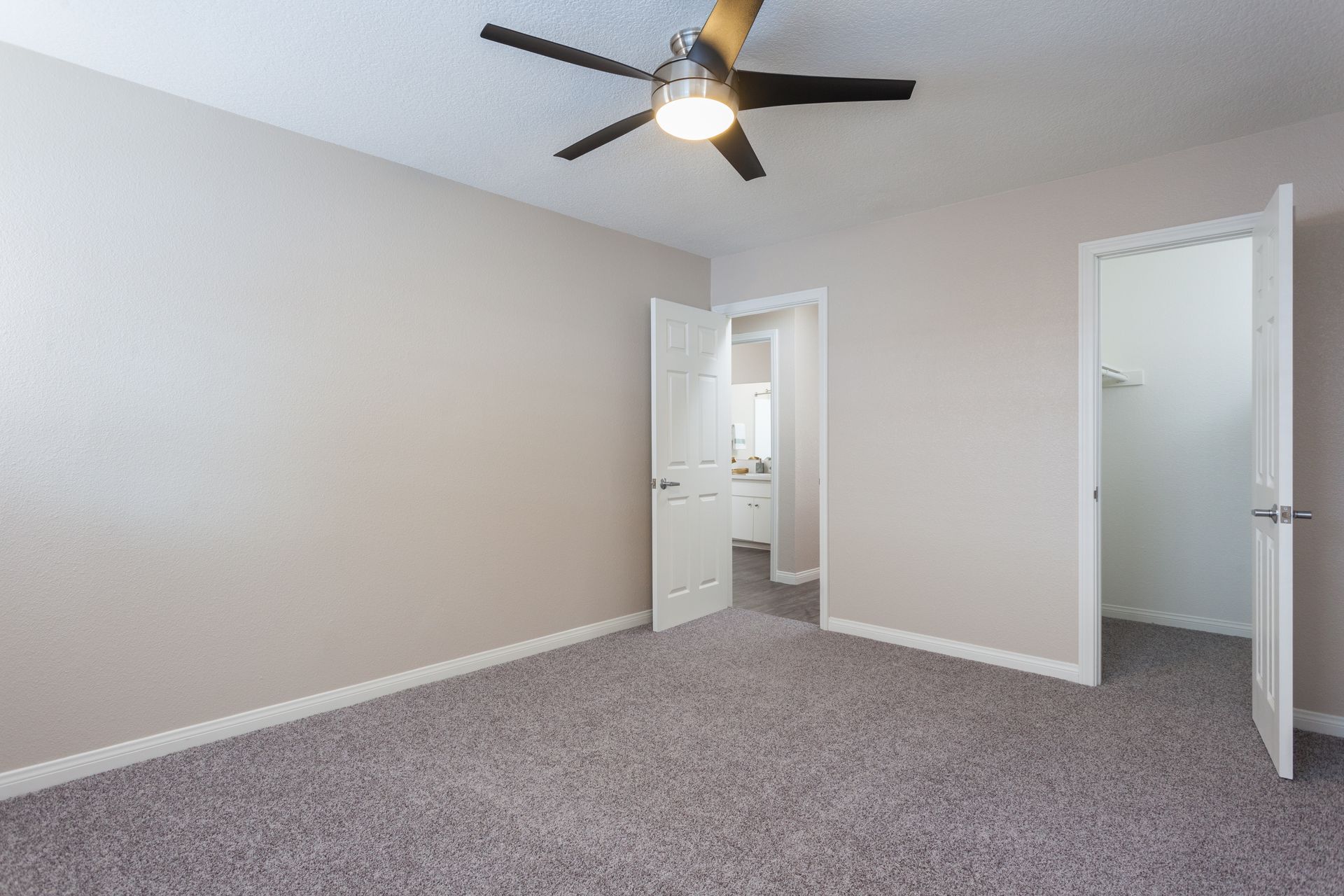 Stonybrook Apartment Unfurnished Bedroom with fan