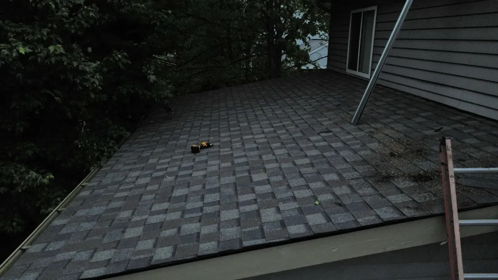 New Landmark PRO Moire Black shingles on a Florence, KY colonial