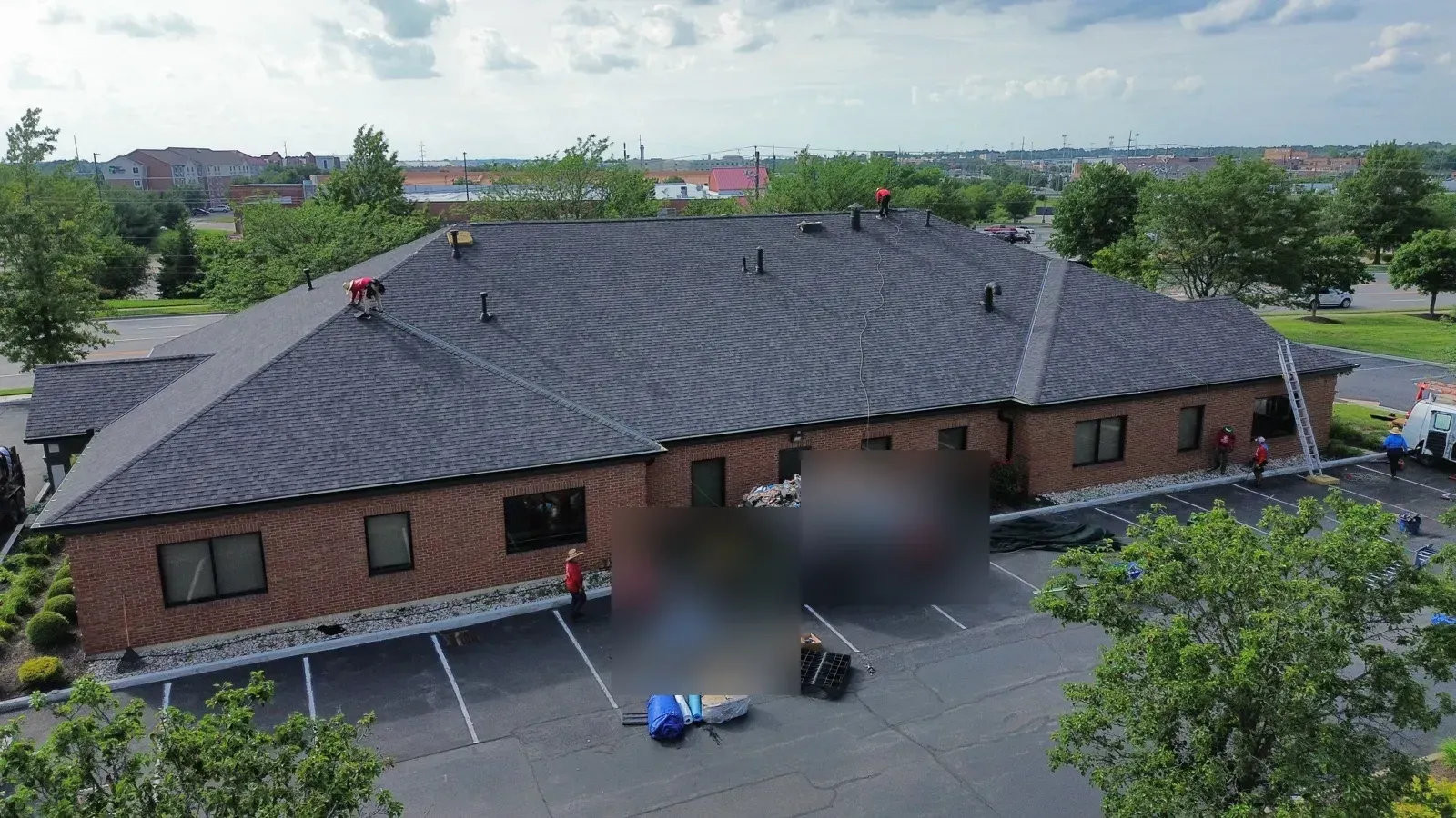 Drone view of a new Landmark PRO Espresso roof on a Florence, KY office building