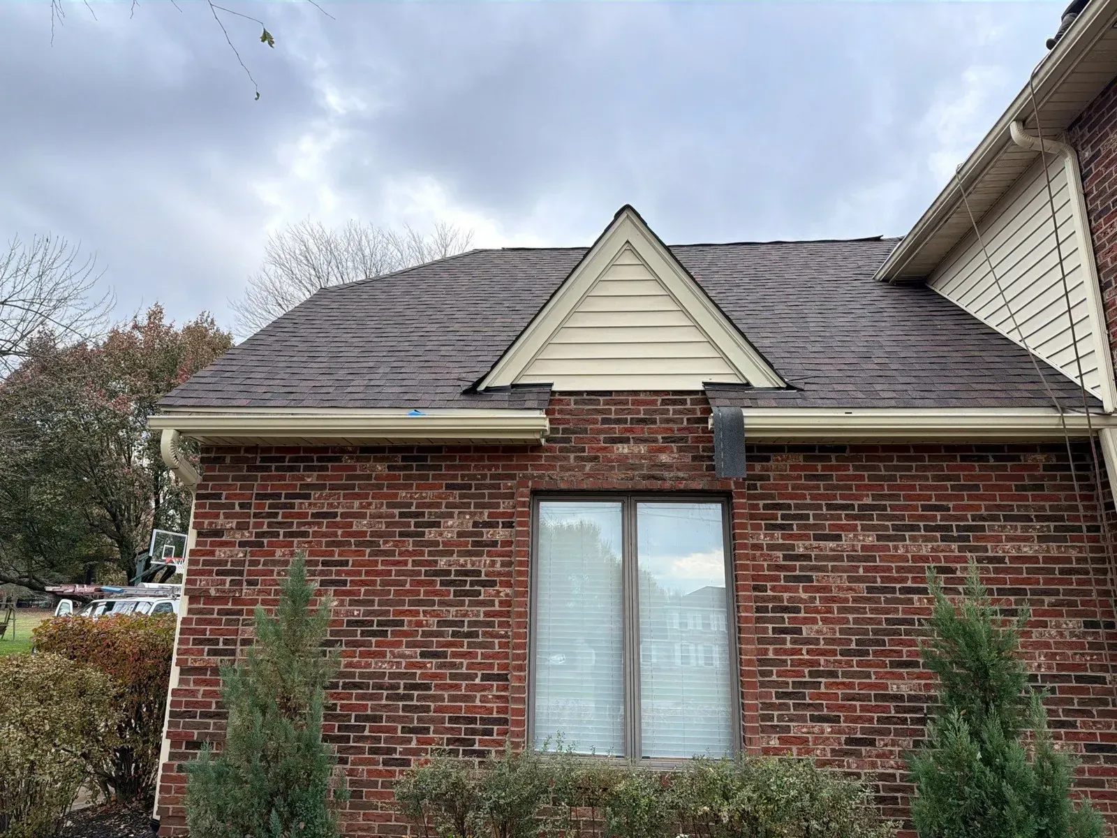 Finished Landmark PRO Shenandoah roof and gable on a Florence, KY home