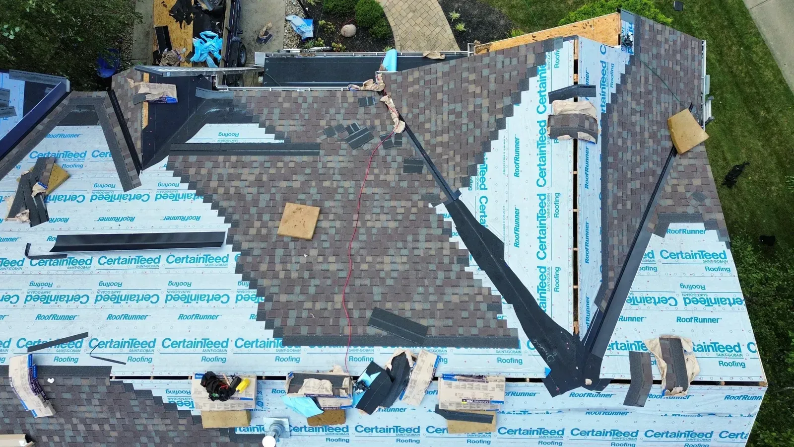 Landmark PRO Prairie Wood shingles going on over new underlayment in Florence, KY