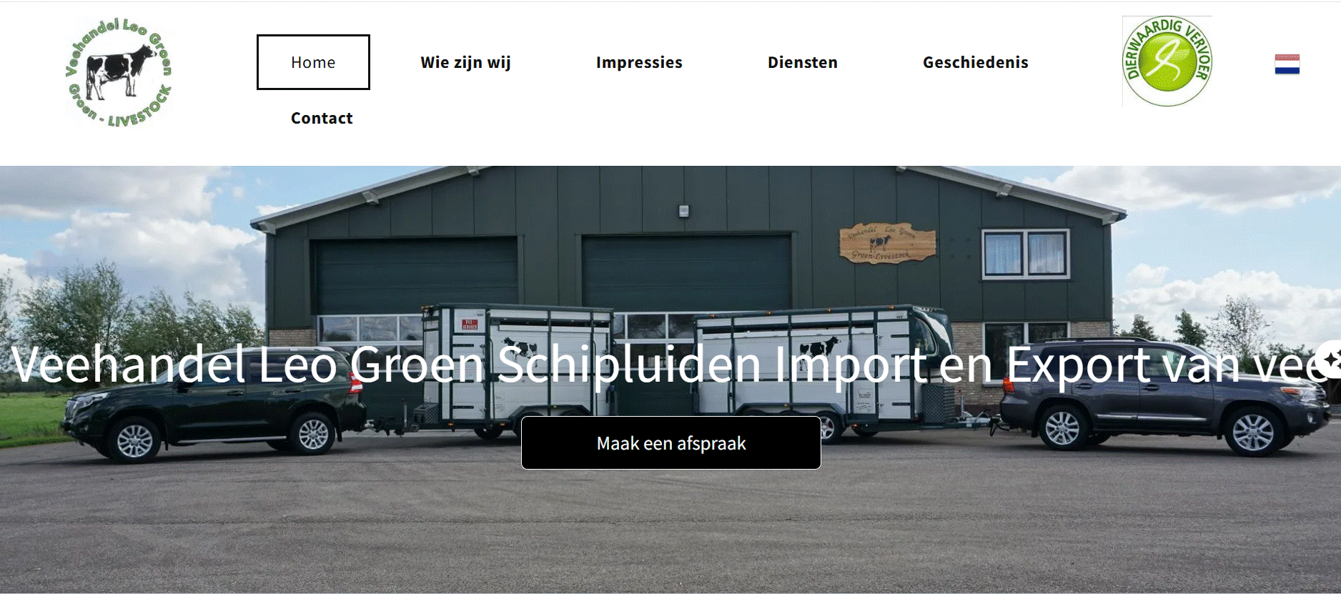 Een foto van een woestijn met de tekst ``over ons'' eronder.