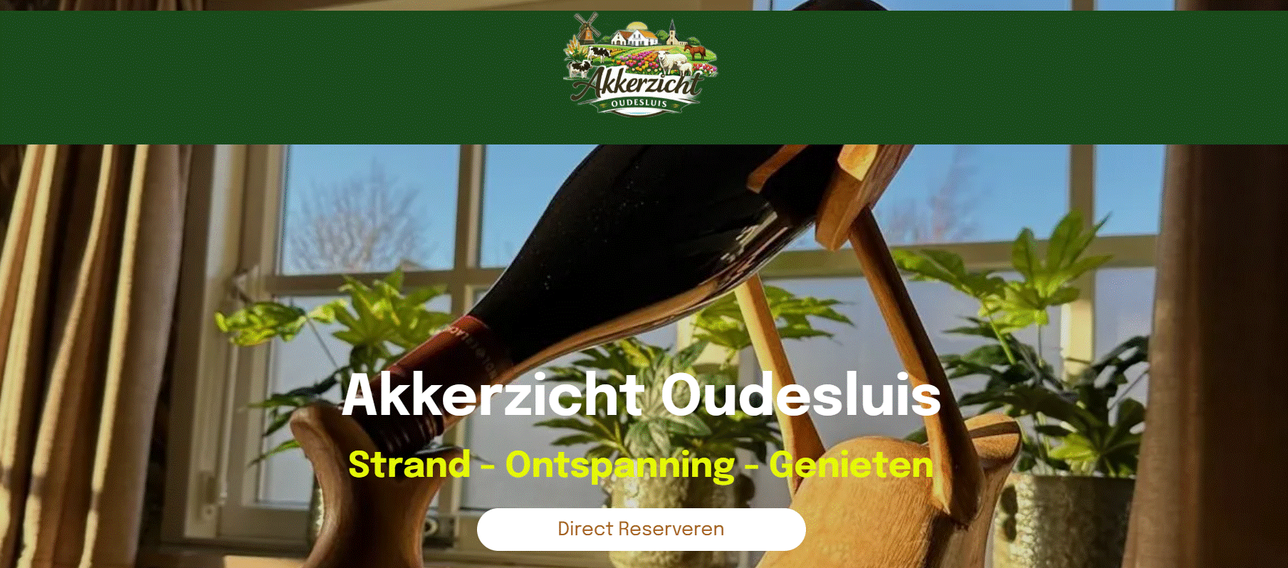 Een foto van een woestijn met de tekst ``over ons'' eronder.