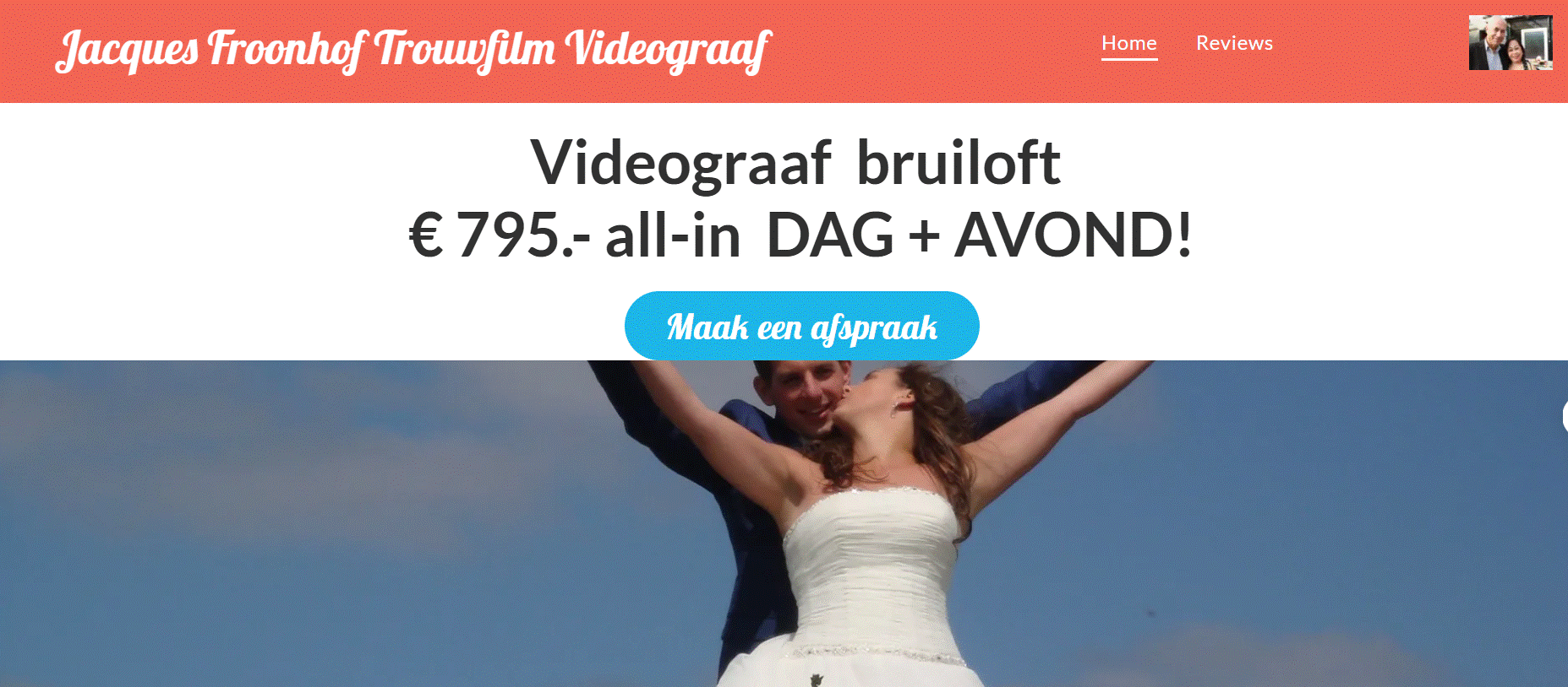 Een groep mensen bundelt hun krachten voor een website.