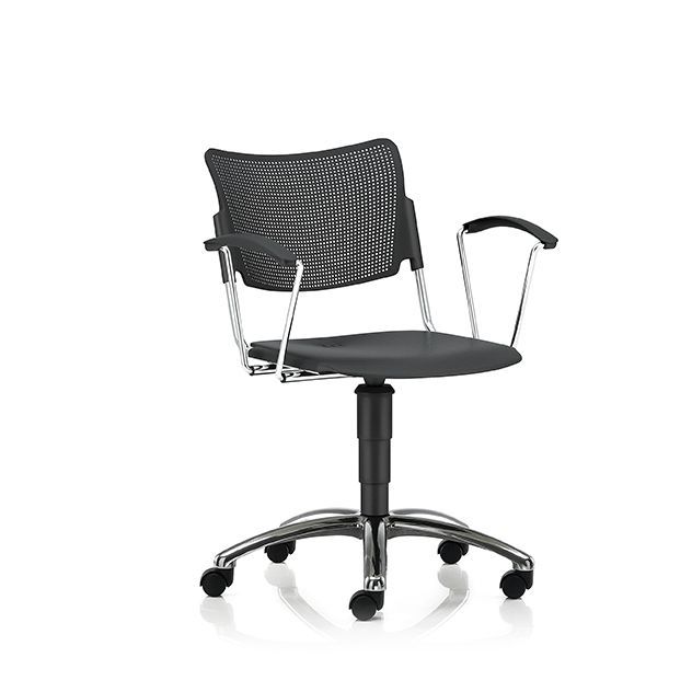 Swivel chair with arms