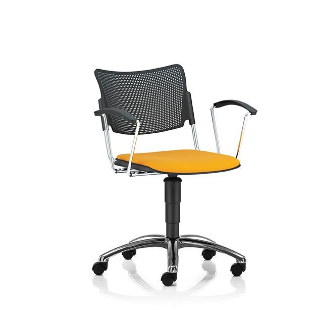 Swivel chair with arms