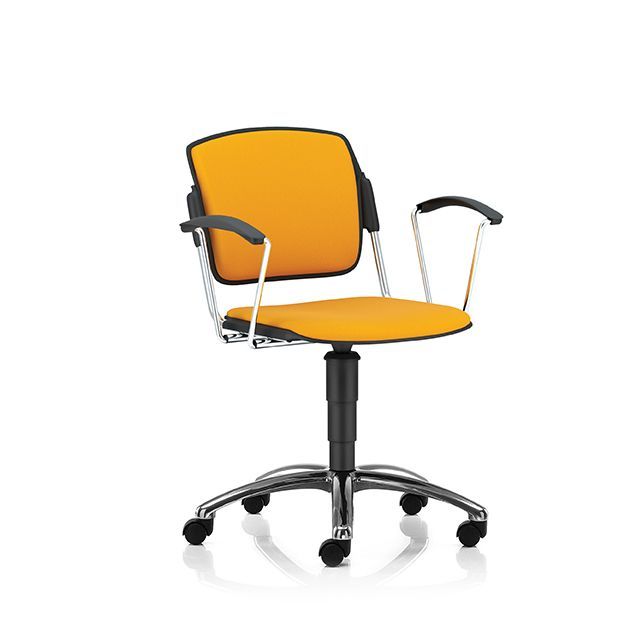 Swivel chair with arms