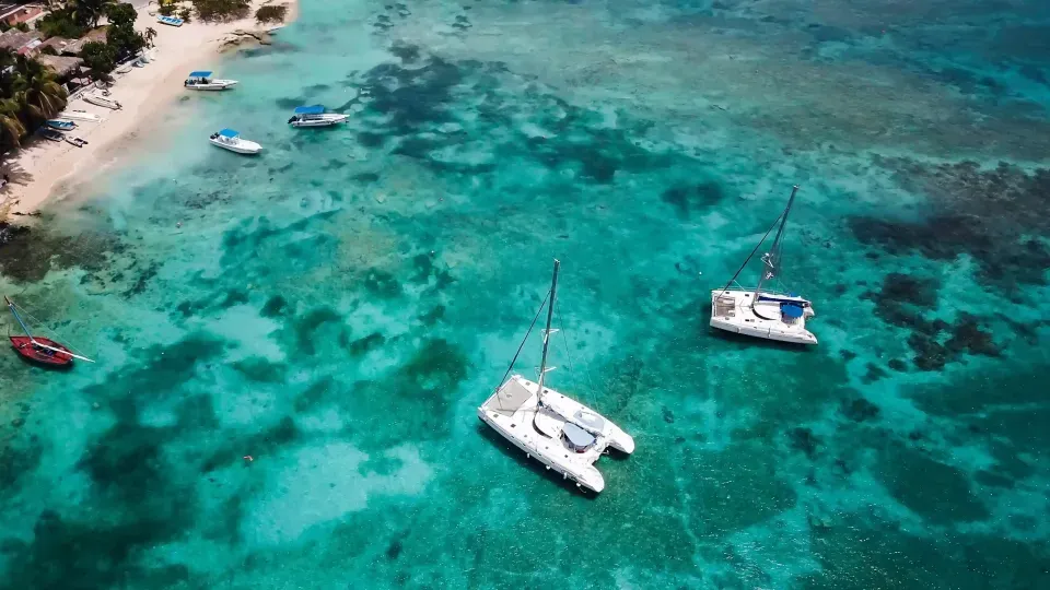 Planes que hacer en San Andrés durante noviembre, desde recorridos por el mar hasta experiencias cercanas al Hotel Delamar