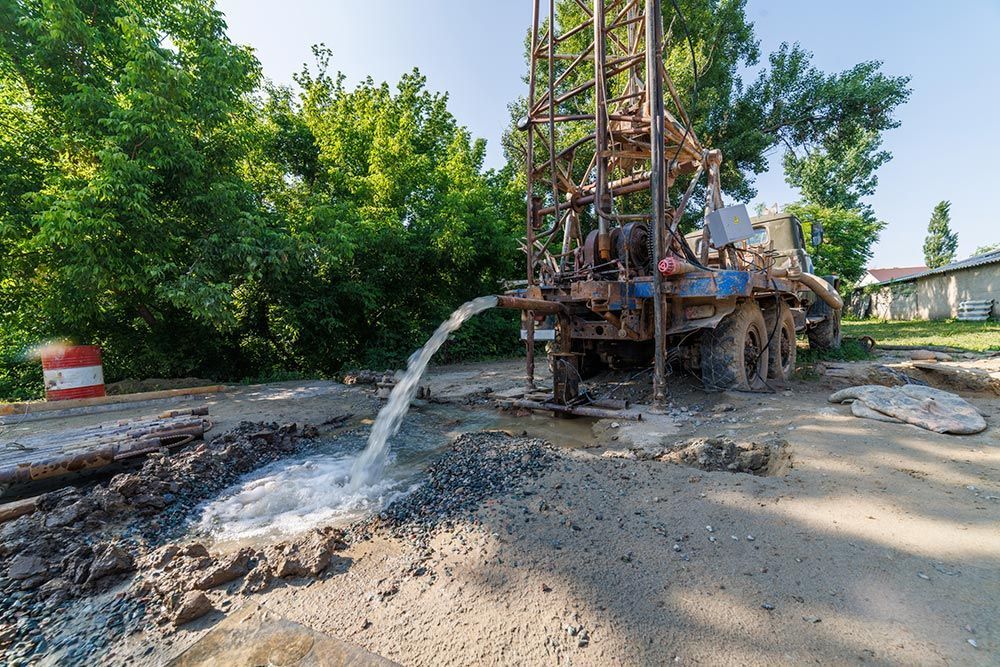 Keen Well & Pump Inc's drilling rig in Mount Vernon, OH, actively pumps water, showcasing a leading 