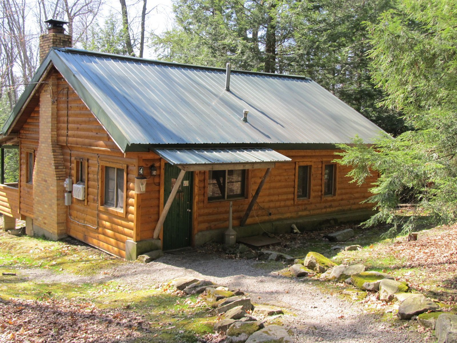 Cabin 4 entrance
