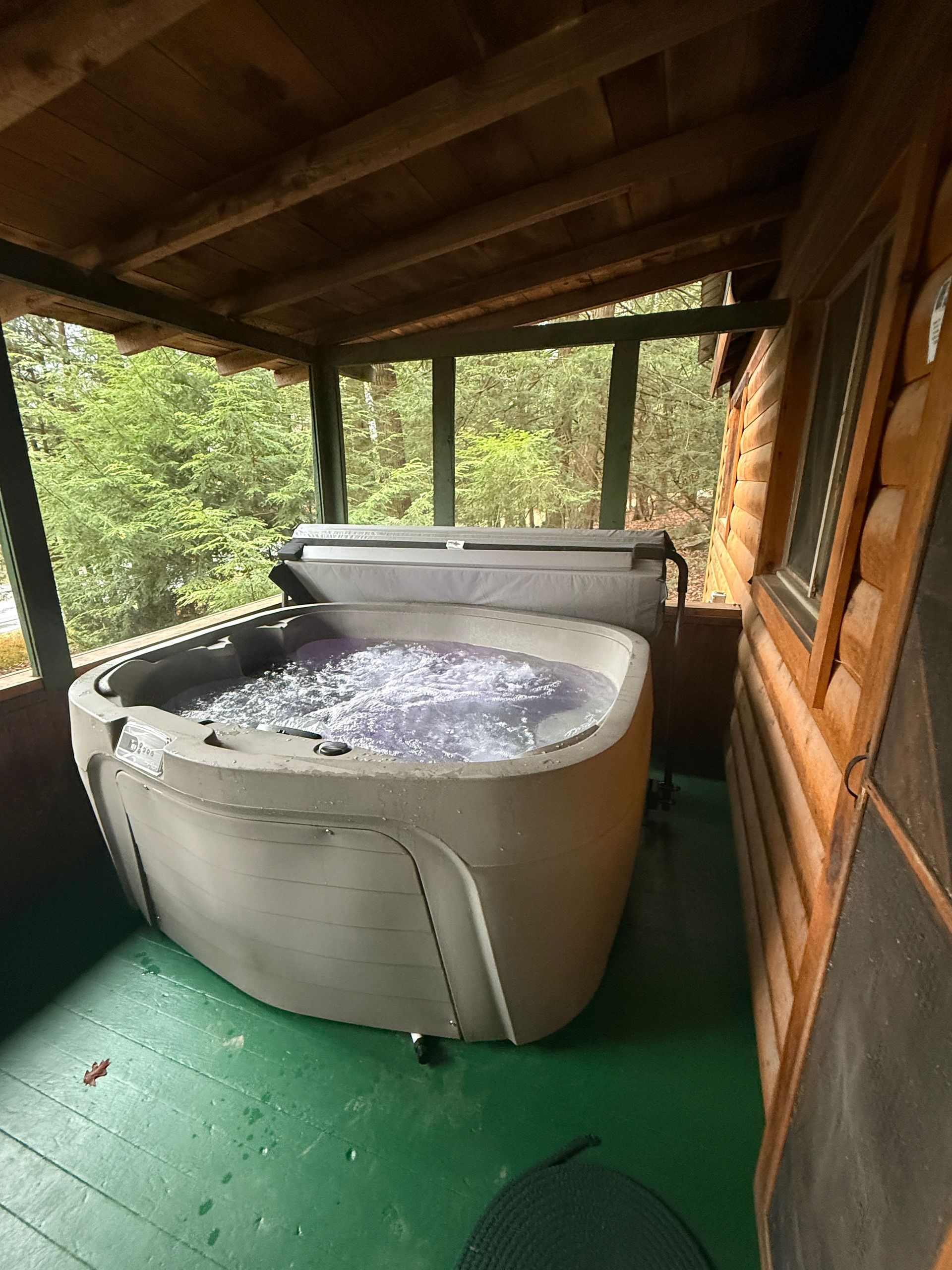Cabin 4 Hot tub