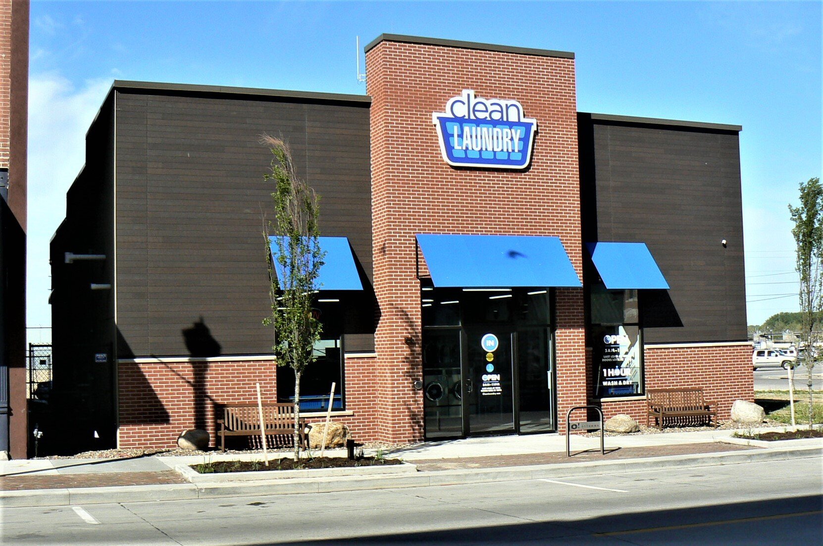 Restaurants & Retail