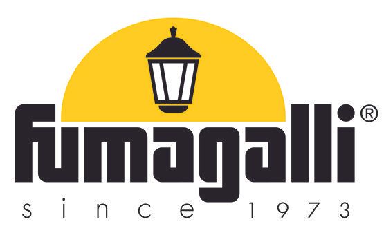 Logo di Fumagalli con scritta nera, cerchio giallo, icona della lanterna e testo 