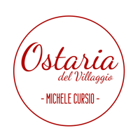 Logo circolare rosso per Ostaria del Villaggio Michele Cursio, con scritta rossa su sfondo bianco.