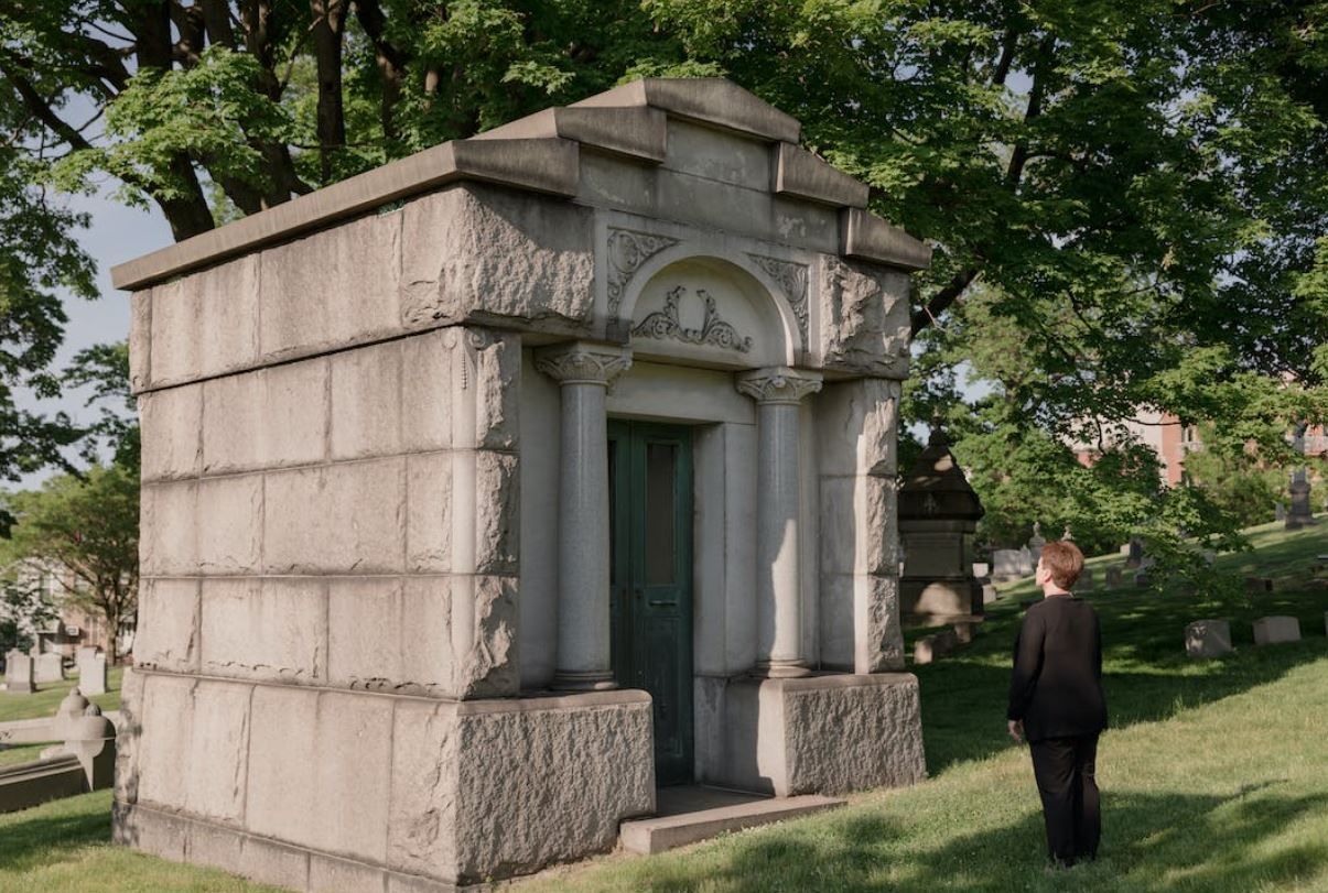 Pros and Cons of Mausoleums - Riverside, IL