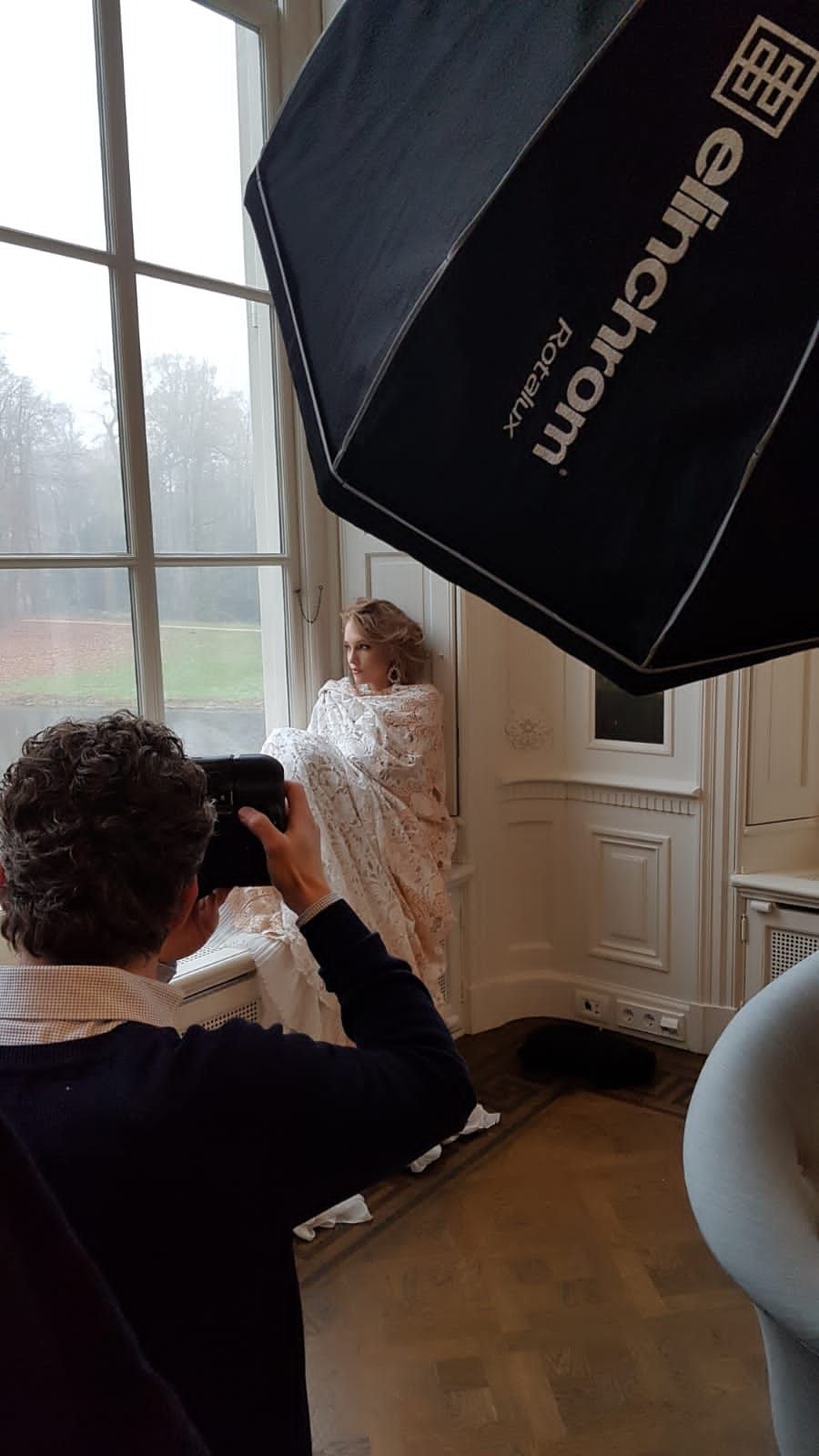 Behind-the-scenes photos from photoshoots with July Janssen, including moments of fitting clothes, hair, and makeup preparations. BEHIND THE FOTOSHOOTS