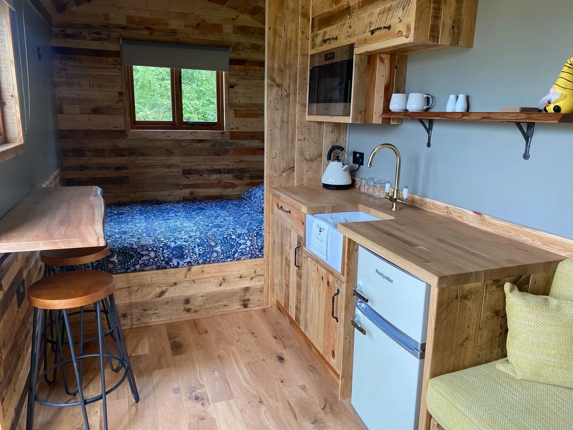 Double bed in Shepherds hut