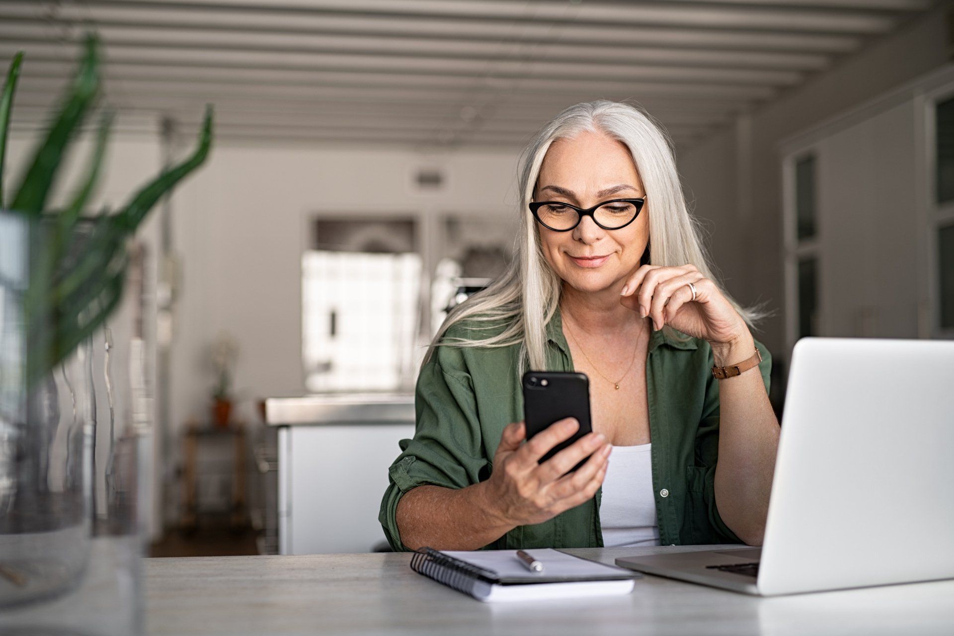 mature-woman-on-cell-phone