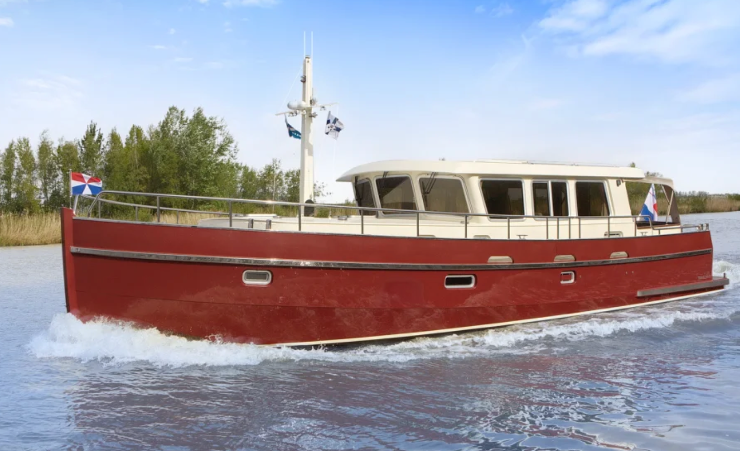 Klik op de foto voor meer informatie Traveler Yachts op Motorboot Sneek.
