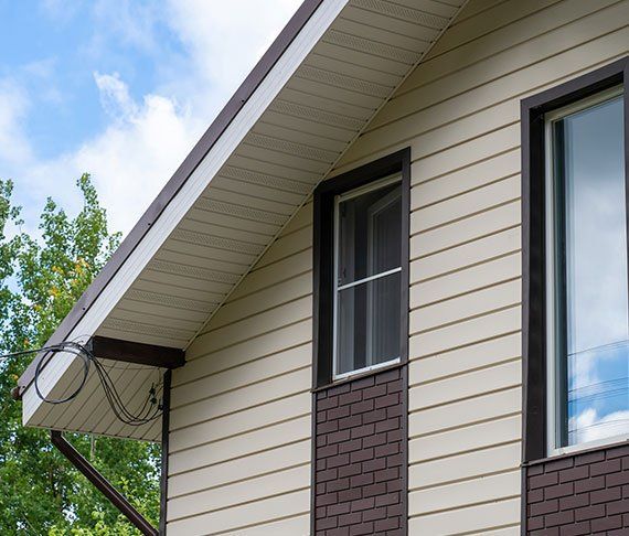 Beige House — Springfield, MO — Diamond Exteriors Beige House — Springfield, MO — Diamond Exteriors