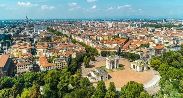 Foto aerea dell'arco in Corso Sempione