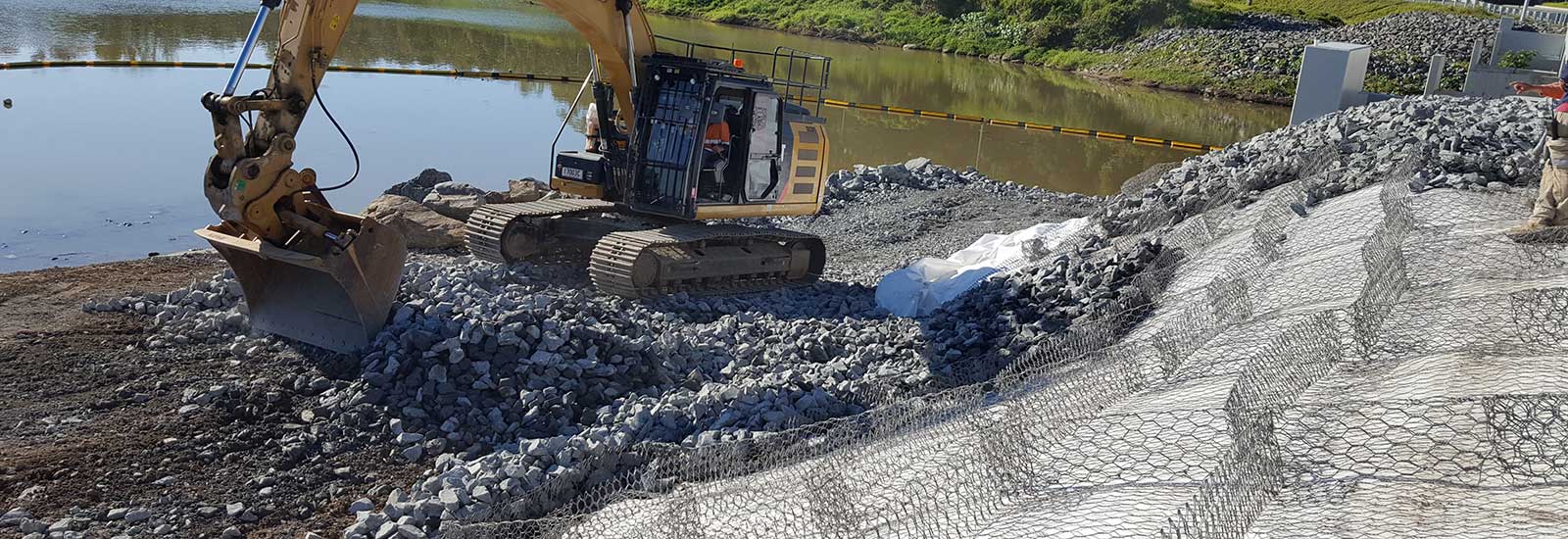 Advanced-Group-Environmental-Protection-Products-Rock-mattress-installation