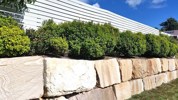 Advanced-Group-Rock-Wall-Retaining-Wall-landscaping