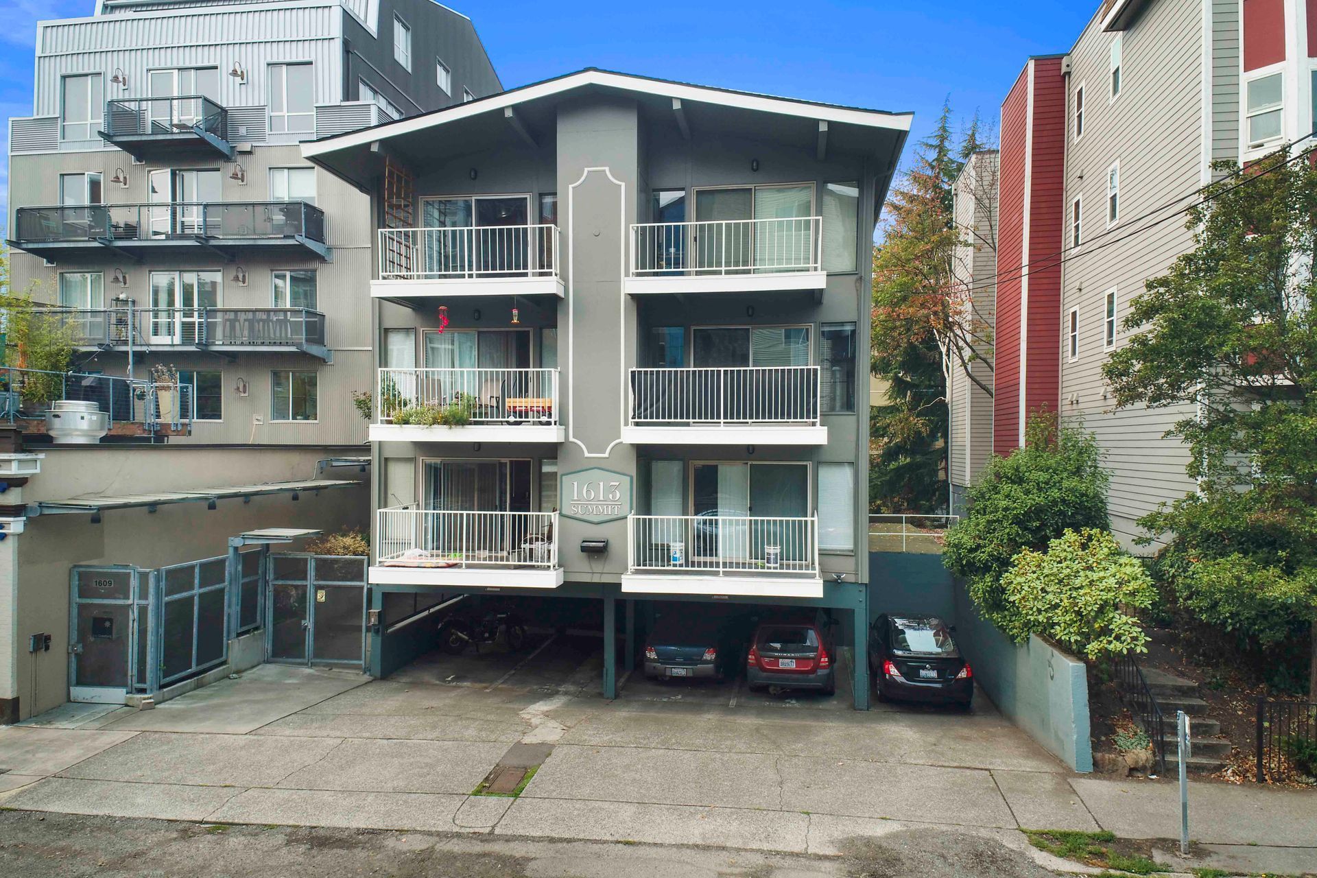 1613 Summit
