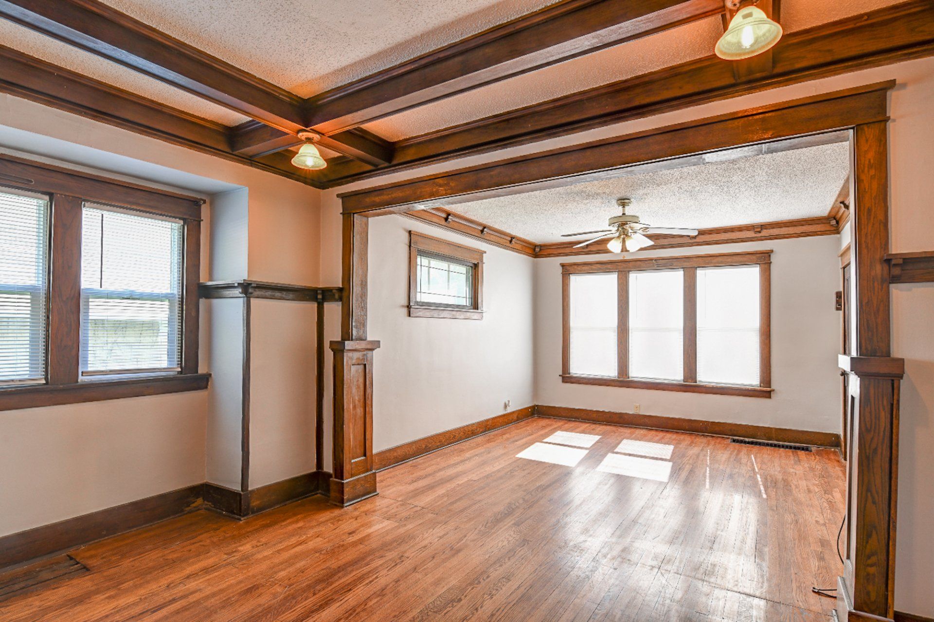 513 S 35th St living area
