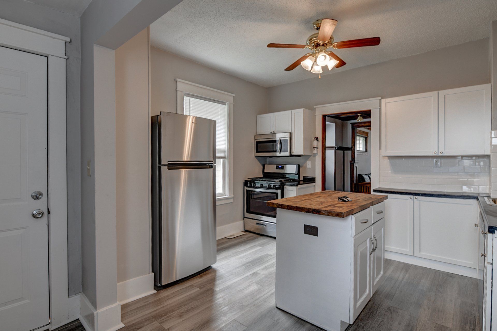 513 S 35th St kitchen