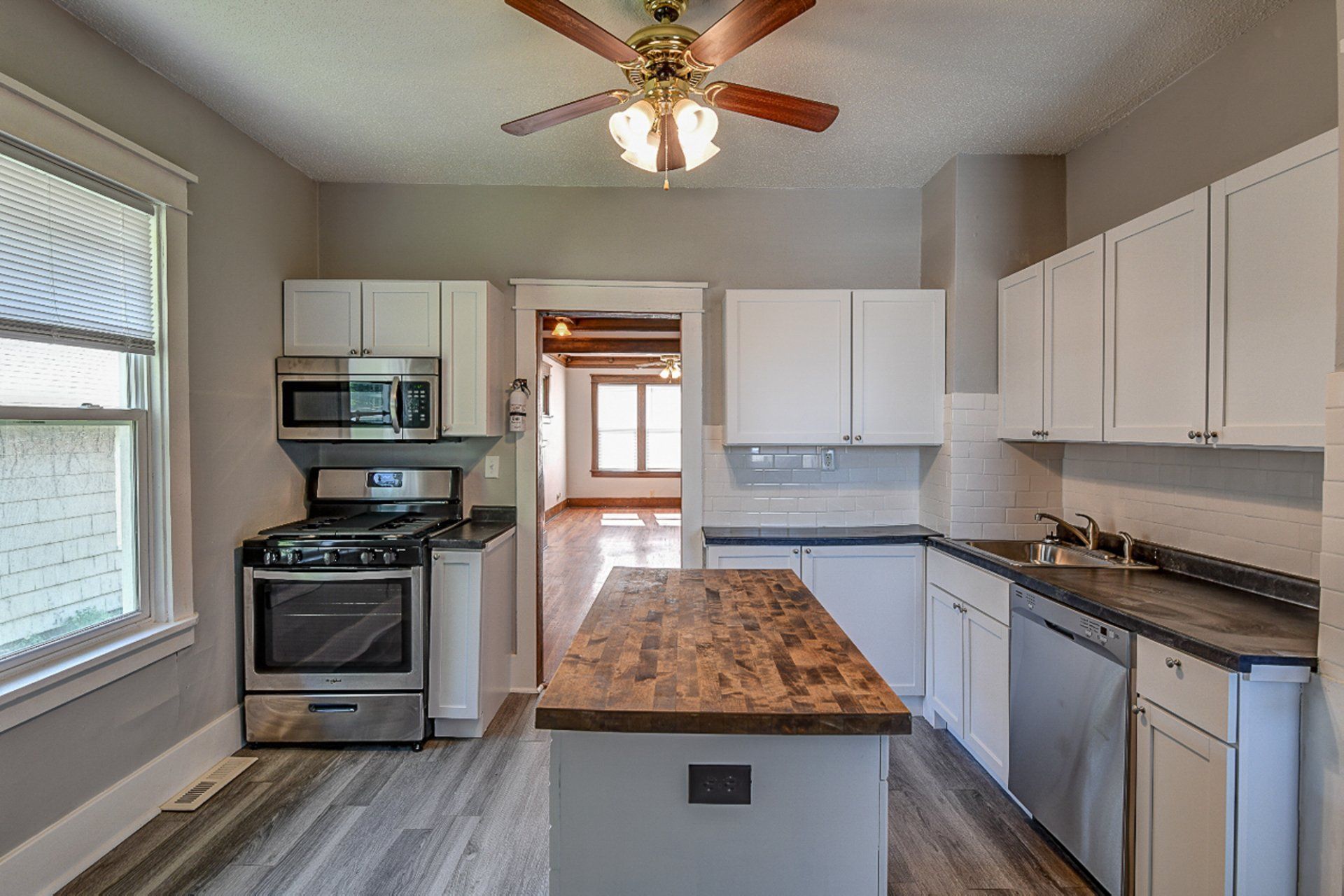 513 S 35th St kitchen