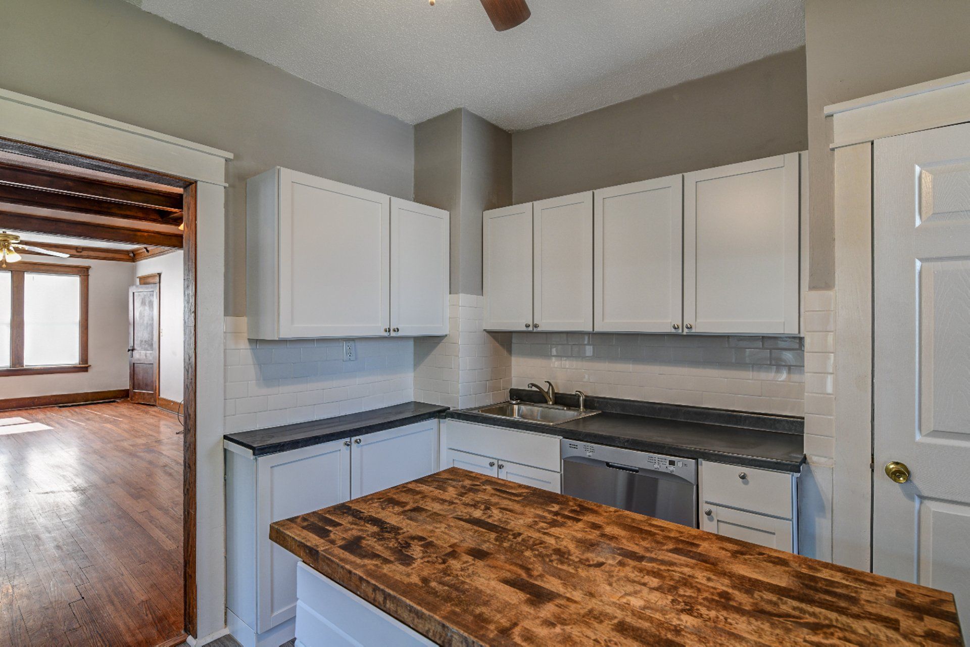 513 S 35th St kitchen