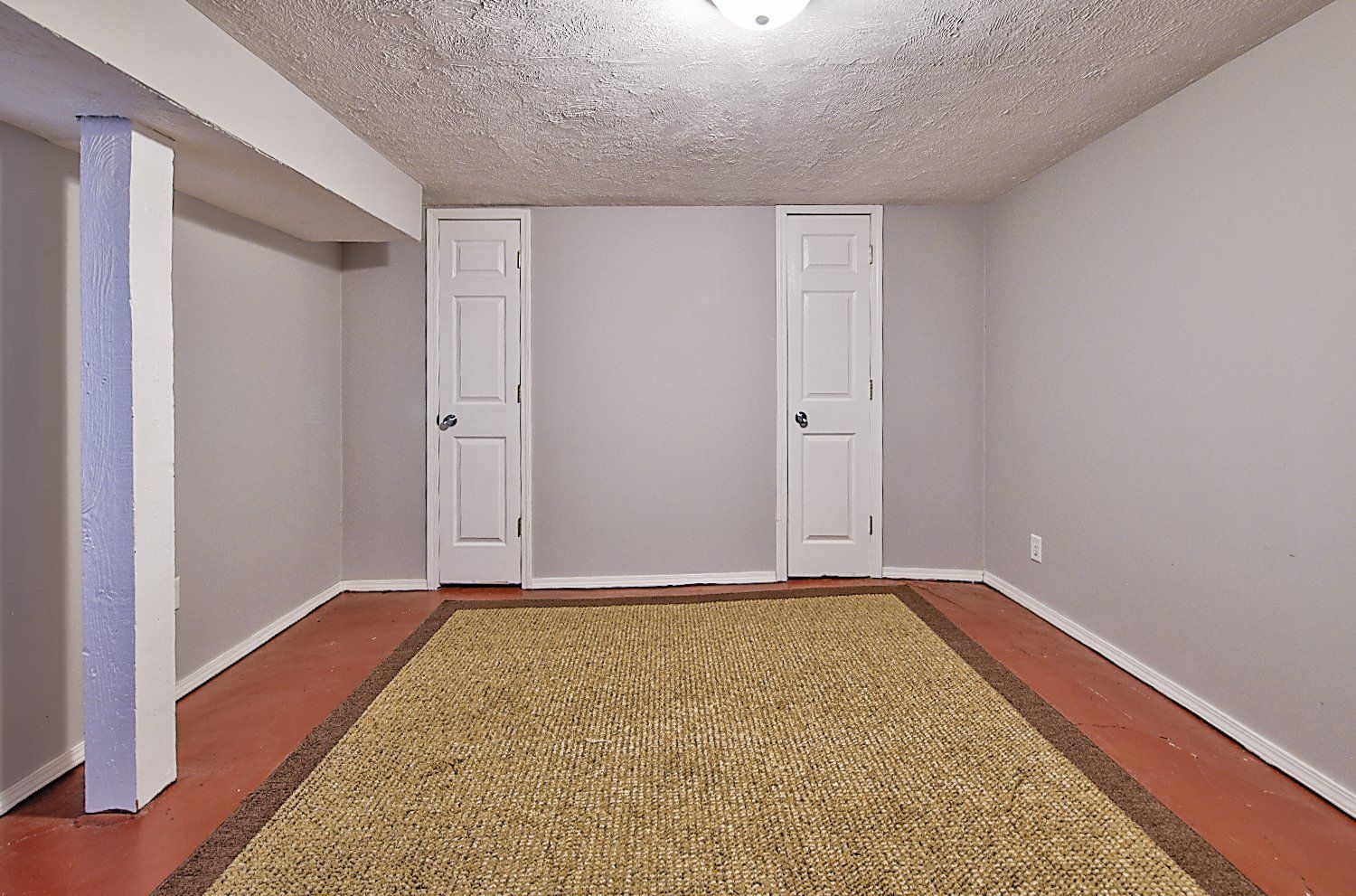 513 S 35th St bedroom