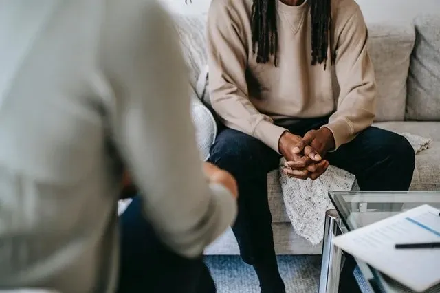 Person speaking with a psychologist in a session