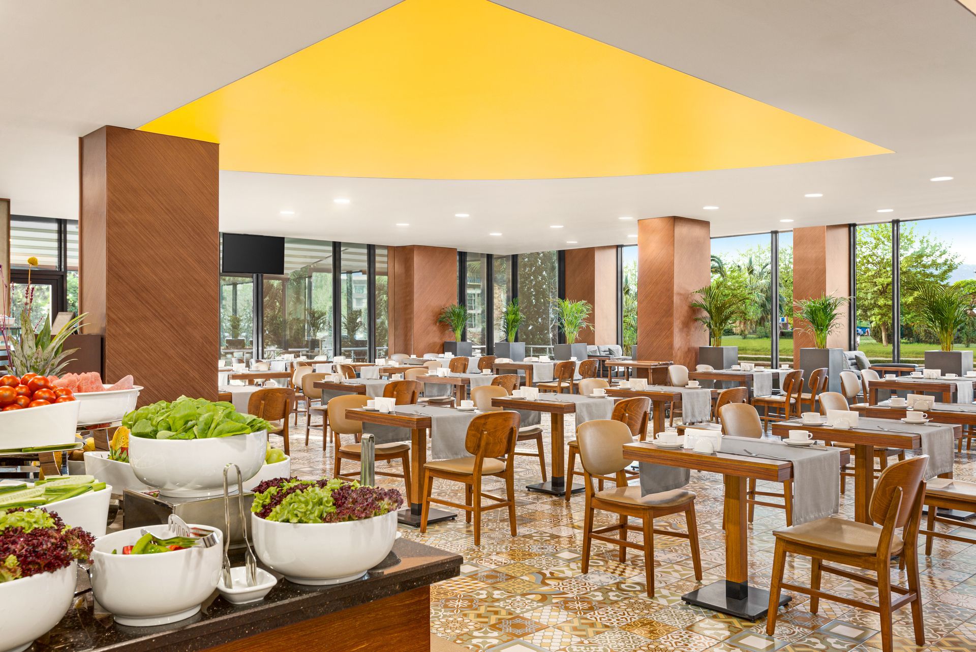 Ramada Plaza Samsun |   modern bir açık büfe yemek salonu.