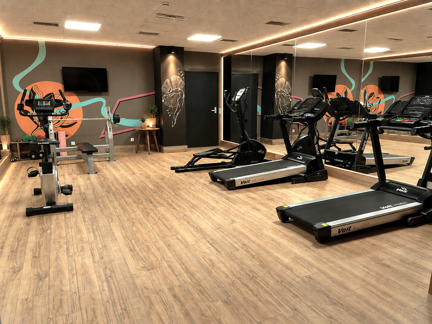 Ramada Plaza Samsun |  koşu bantları, sabit bisikletler ve egzersiz ekipmanlarıyla donatılmış geniş spor salonu.