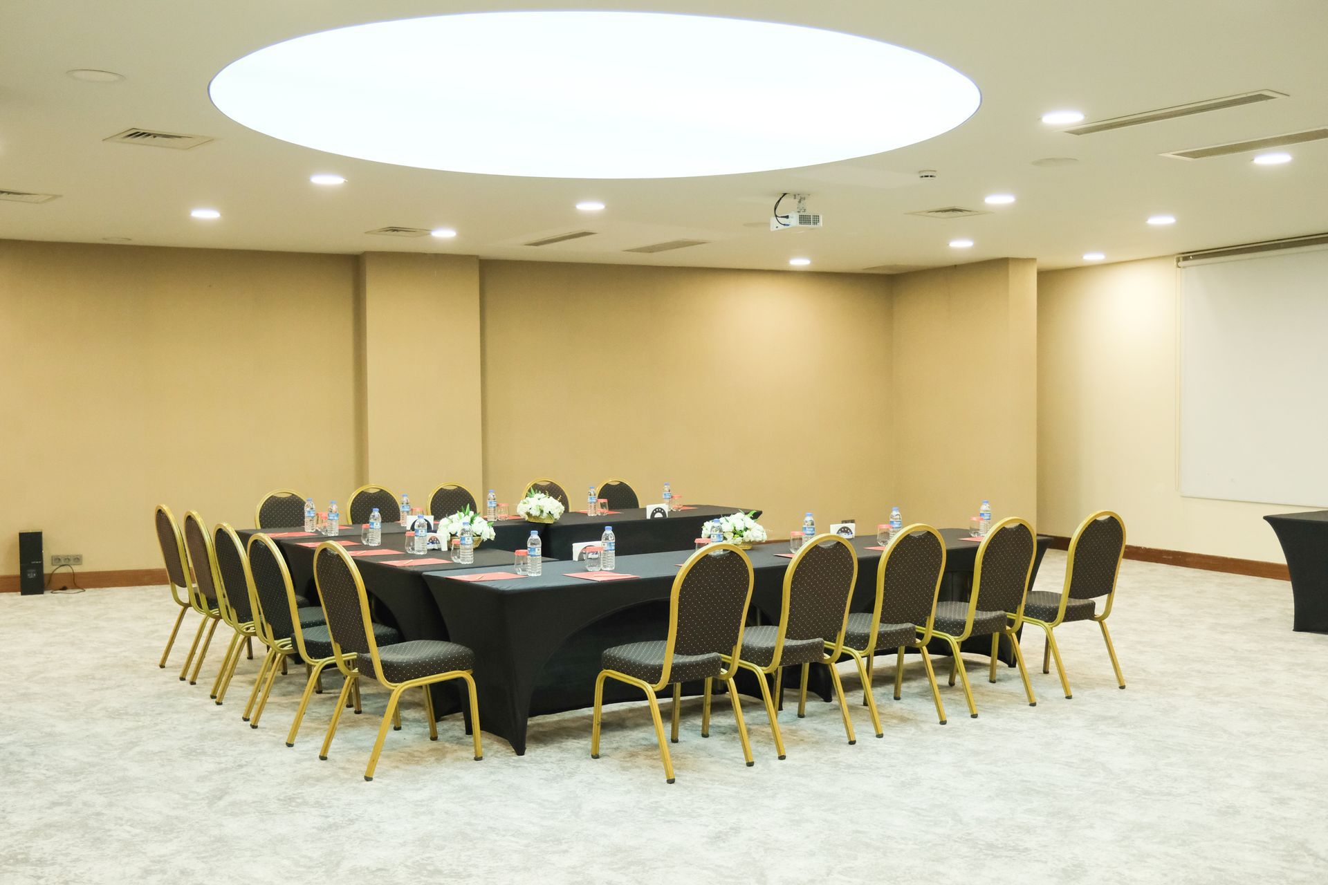 Ramada Plaza Samsun | toplantı salonuu