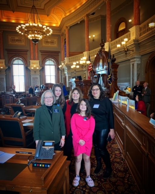 Legislative Pages Romelia and Vivian and their mom and grandma, Francesca and Teresa