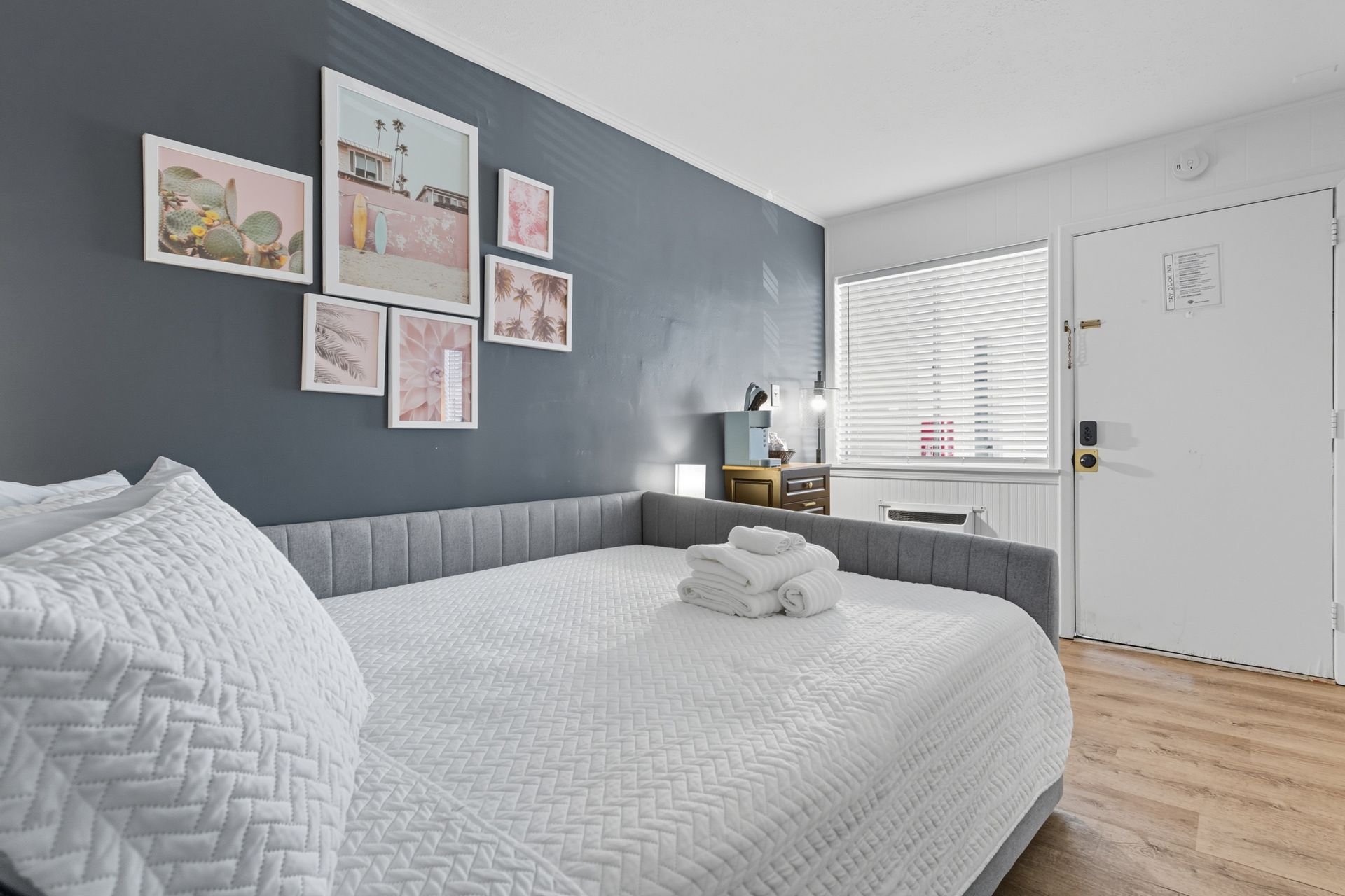 Queen size daybed.