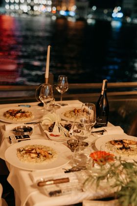 Dal Lunedi alla Domenica
*Entré di benvenuto, Primo, Secondo e contorno, Dolce, caffè, Acqua e un Quartino di Vino.