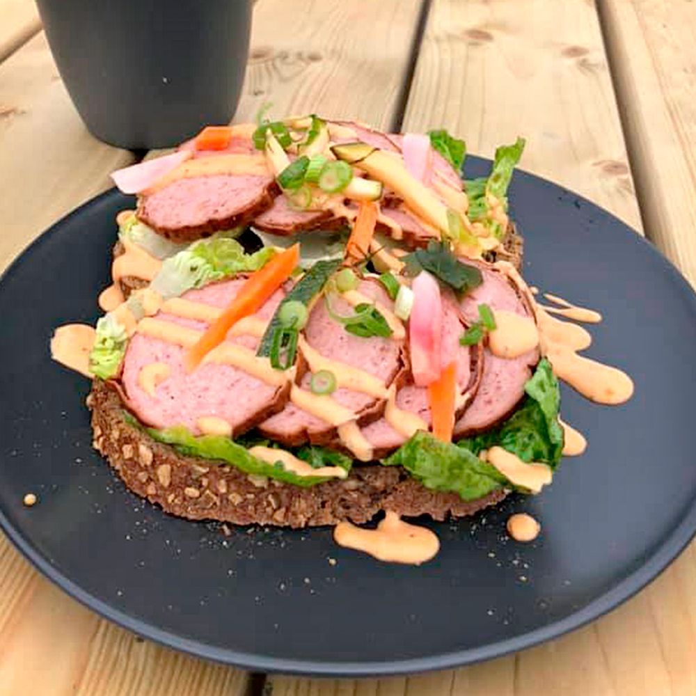 broodje grillworst café Tante Pietje Den oever
