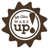 Logotipo circular marrón “20 Años Wake Up” con borde de rayos de sol e icono de gota