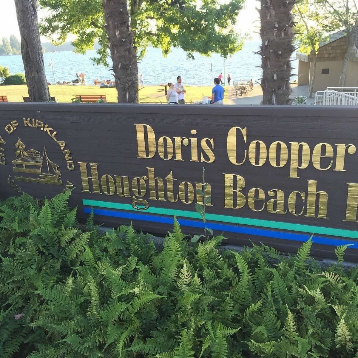 Small dog grooming services near Doris Cooper Houghton beach park performed by Urban Doggie