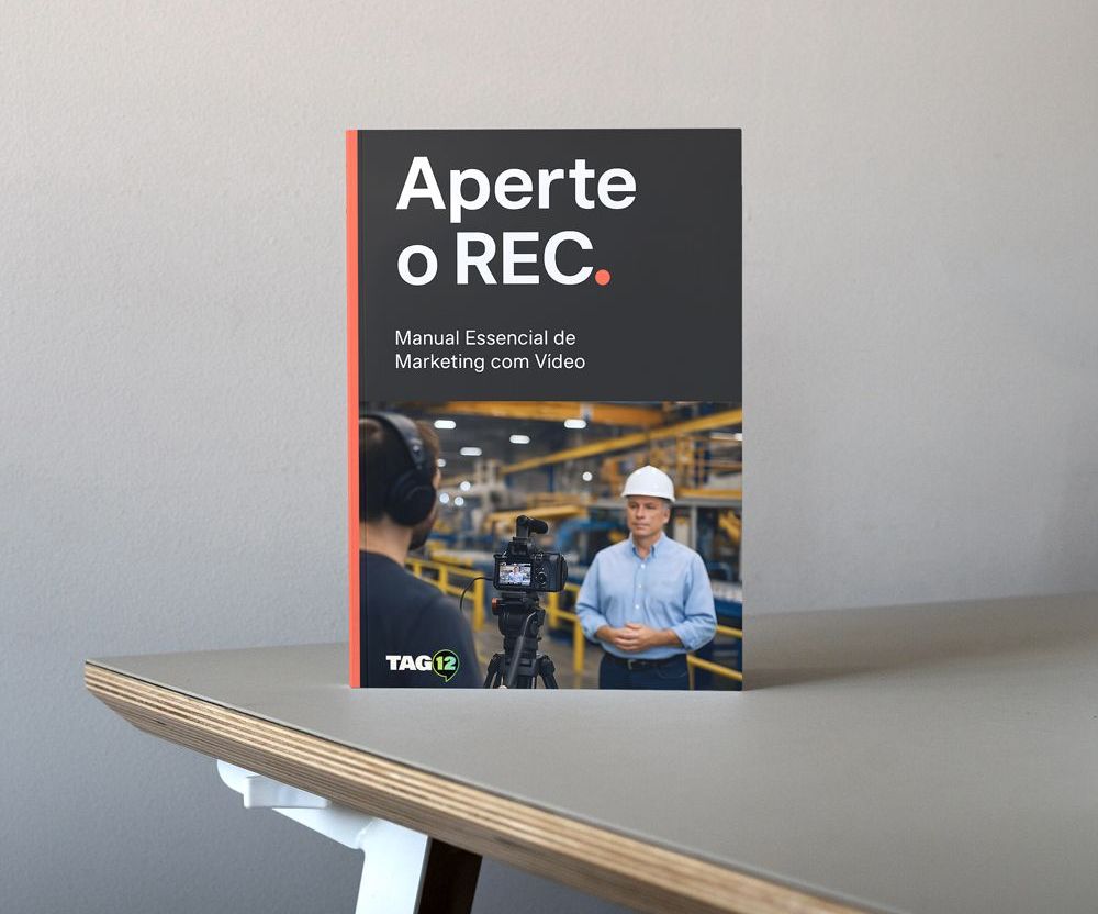 Um livro intitulado aperte o rec está sobre uma mesa.