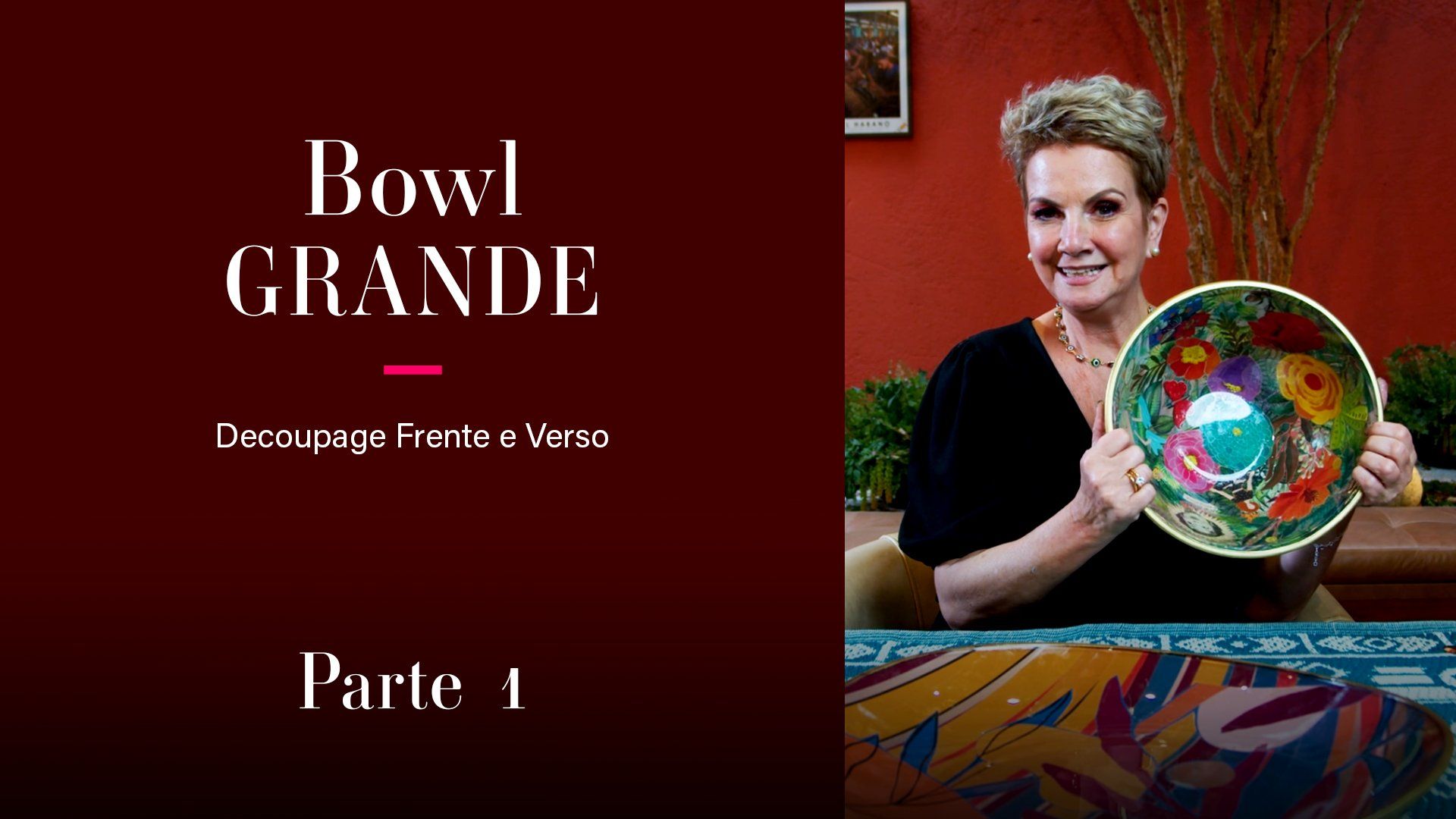 Uma mulher está segurando uma tigela grande nas mãos.