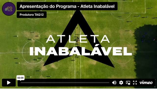 Programa mental online para atletas Uma vista aérea de um campo de futebol que diz atleta inabalável