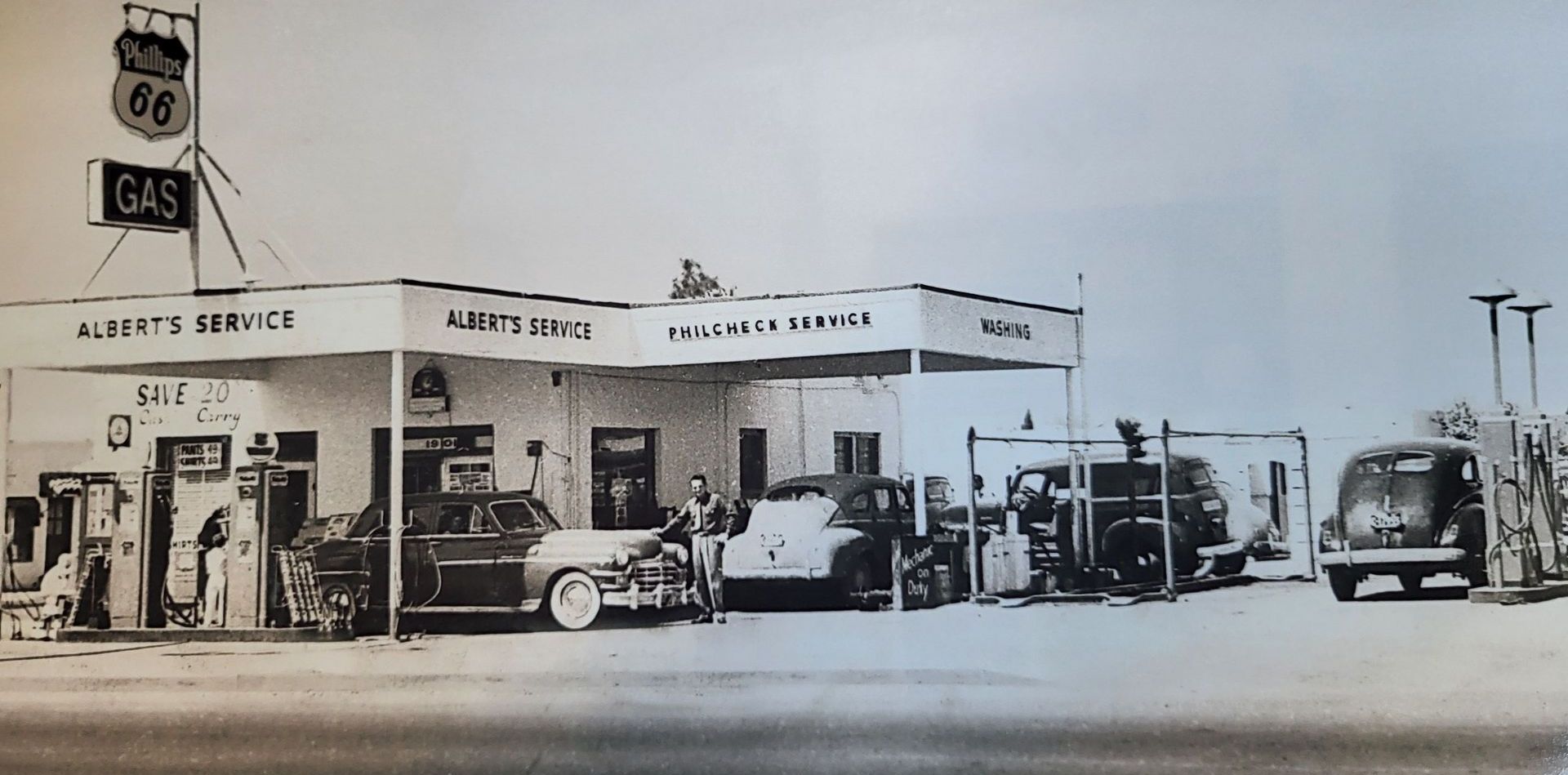 A picture of an old Auto Repair shop in Tucson arizona